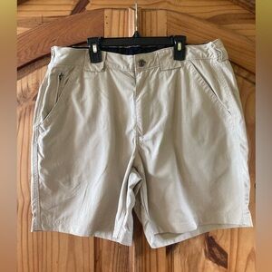 Men Duluth Trading tan nylon shorts size L